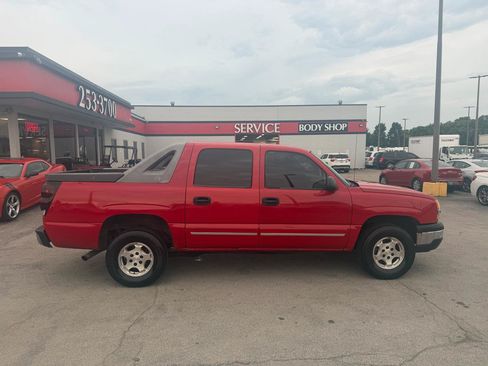Used 2004 Chevrolet Avalanche 2WD image 2