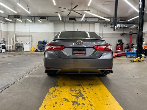 Used 2020 Toyota Camry SE image 6