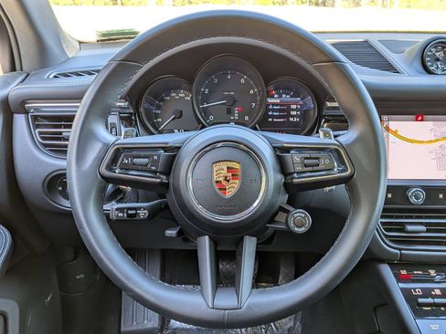 Certified 2025 Porsche Macan AWD/4WD image 7