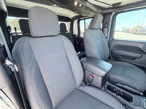 Used 2025 Jeep Gladiator Sport AWD/4WD image 23