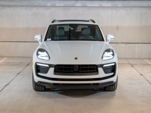 Certified 2026 Porsche Macan AWD/4WD image 10