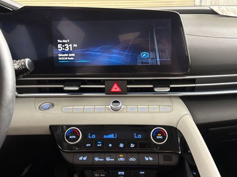Used 2025 Hyundai Elantra Limited FWD image 20