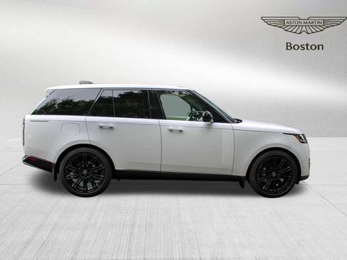 Used 2025 Land Rover Range Rover SE AWD/4WD image 3