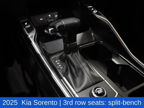 Used 2025 Kia Sorento S FWD image 24