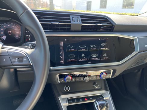 Used 2023 Audi Q3 2.0T Premium w/ Convenience Package image 31