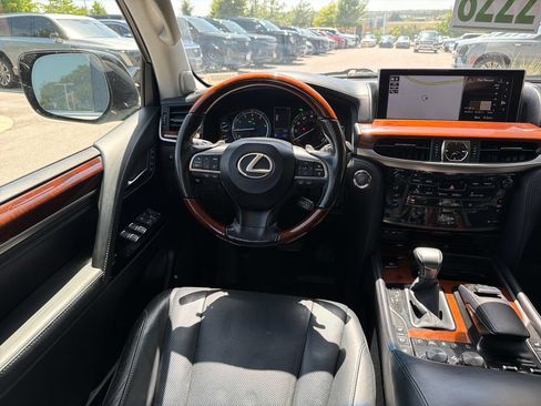 Used 2017 Lexus LX 570 4WD w/ Luxury Package image 34