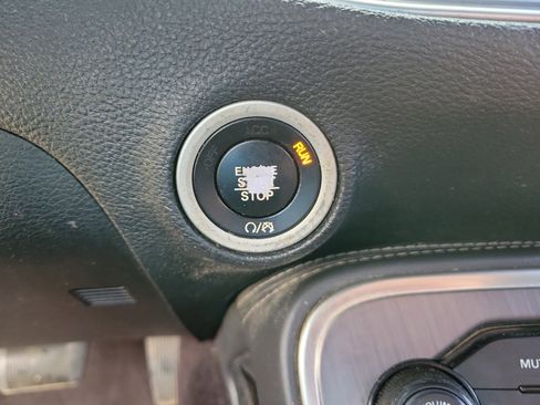 Used 2017 Dodge Challenger SXT image 8