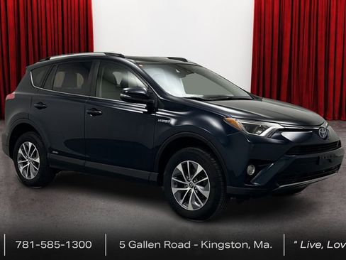 Used 2018 Toyota RAV4 XLE image 3