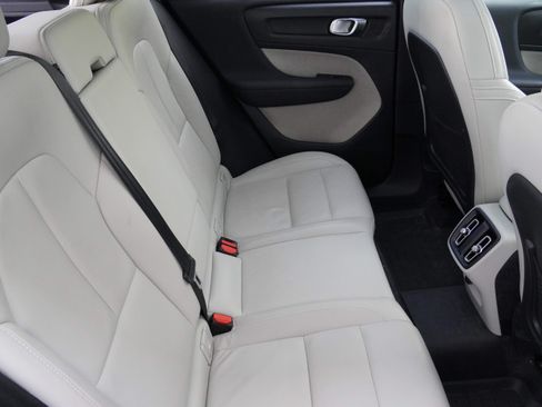 Used 2020 Volvo XC40 T5 Momentum w/ Protection Package Premier AWD/4WD image 35