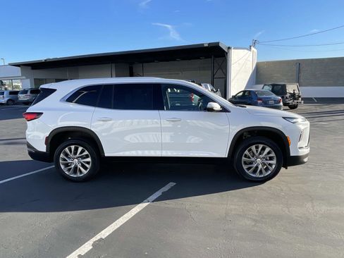 Used 2025 Buick Enclave Preferred image 4