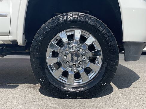 Used 2016 GMC Sierra 2500 Denali w/ Duramax Plus Package AWD/4WD image 39