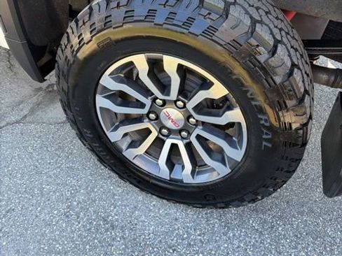 Used 2021 GMC Sierra 1500 AT4 w/ AT4 Premium Package AWD/4WD image 11