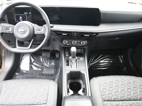 Certified 2025 Nissan Kicks SV image 7