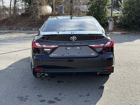 Used 2025 Toyota Camry SE w/ Convenience Package image 3