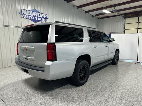 Used 2018 Chevrolet Suburban LT image 8