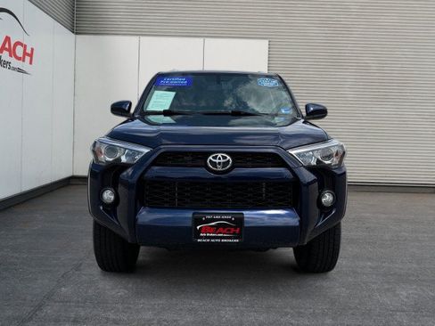 Used 2017 Toyota 4Runner SR5 AWD/4WD image 9