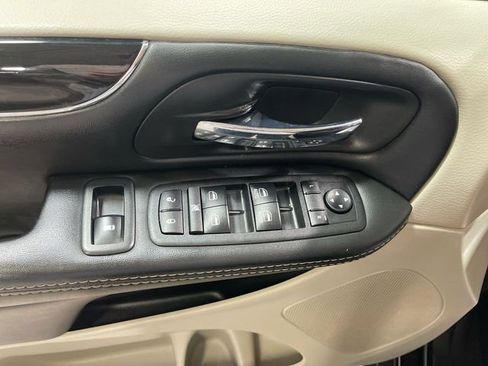 Certified 2018 Dodge Grand Caravan SXT image 13