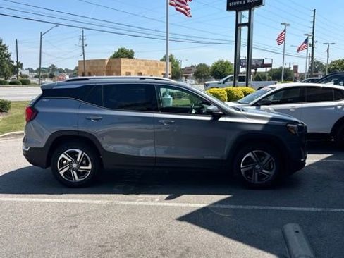 Used 2021 GMC Terrain SLT FWD image 3