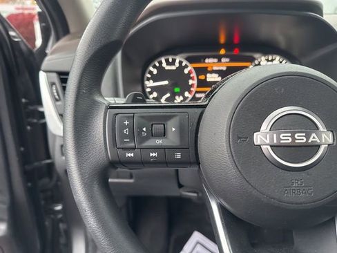 Used 2023 Nissan Rogue SV image 12