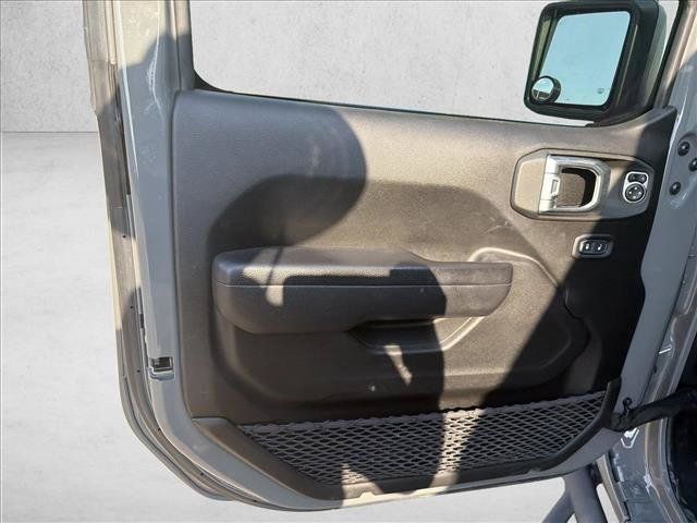 Used 2023 Jeep Wrangler Unlimited Sport AWD/4WD image 9