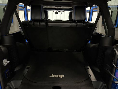 Used 2015 Jeep Wrangler Unlimited Sahara w/ Max Tow Package AWD/4WD image 39