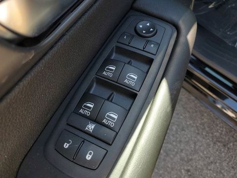 New 2026 Chrysler Pacifica Select FWD image 21