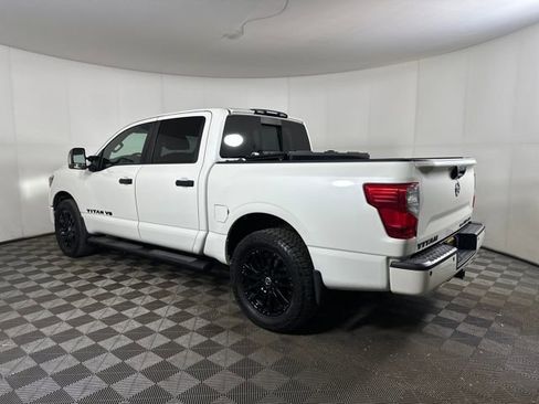 Used 2018 Nissan Titan XD image 5