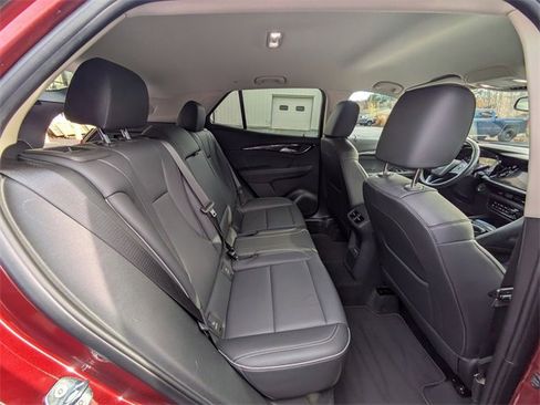 Used 2023 Buick Envision Essence image 32