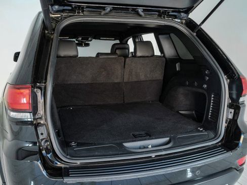 Used 2020 Jeep Grand Cherokee Laredo image 52