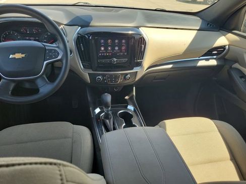 Used 2022 Chevrolet Traverse LS image 11