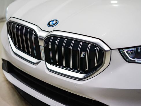 Used 2025 BMW i5 xDrive40 w/ Premium Package AWD/4WD image 8