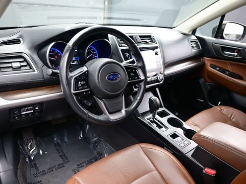 Used 2018 Subaru Outback 2.5i Touring image 11
