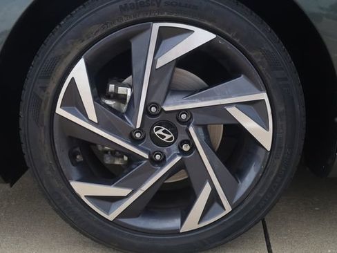 Certified 2025 Hyundai Elantra SEL FWD image 7