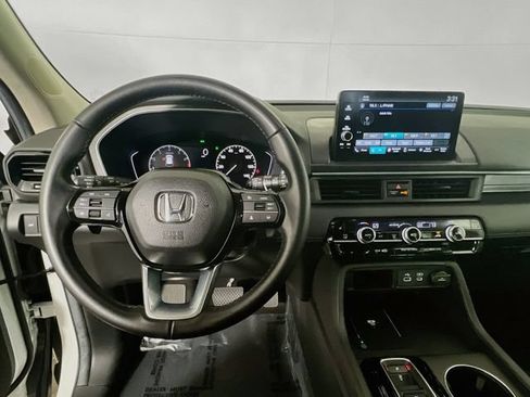 Used 2025 Honda Pilot EX-L image 12