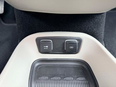 Used 2020 Chrysler Pacifica Touring-L w/ Tire & Wheel Group FWD image 26
