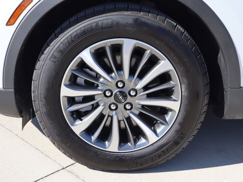 Used 2023 Lincoln Nautilus AWD w/ Premium Package image 30