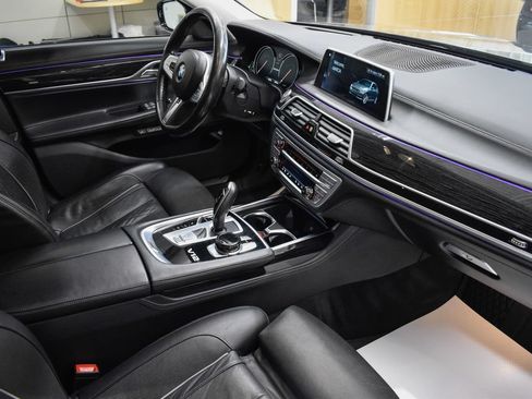 Used 2018 BMW M760i xDrive AWD/4WD image 21