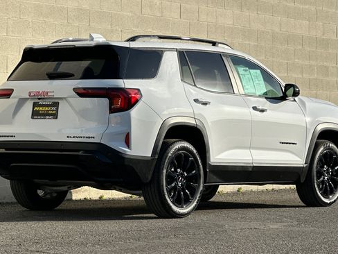 Used 2026 GMC Terrain Elevation w/ Black Edition image 4