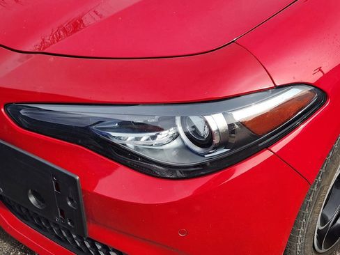 Used 2023 Alfa Romeo Giulia Veloce image 3