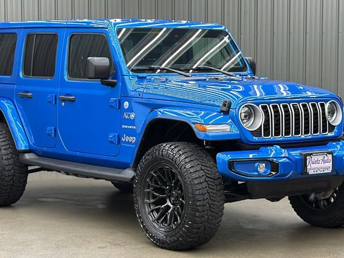 Used 2024 Jeep Wrangler Unlimited Sahara w/ Technology Group AWD/4WD image 7