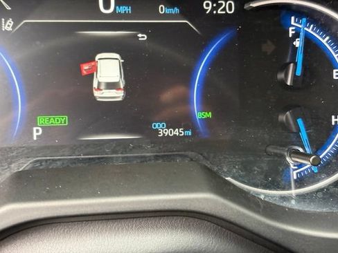 Used 2025 Toyota RAV4 XLE AWD/4WD image 4
