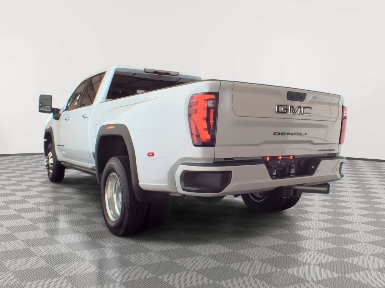 Used 2026 GMC Sierra 3500 Denali Ultimate w/ LPO, Black Badging Package AWD/4WD image 18