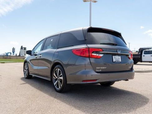 Used 2023 Honda Odyssey Touring image 5