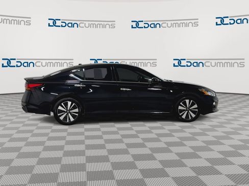 Used 2019 Nissan Altima 2.5 SV FWD image 2