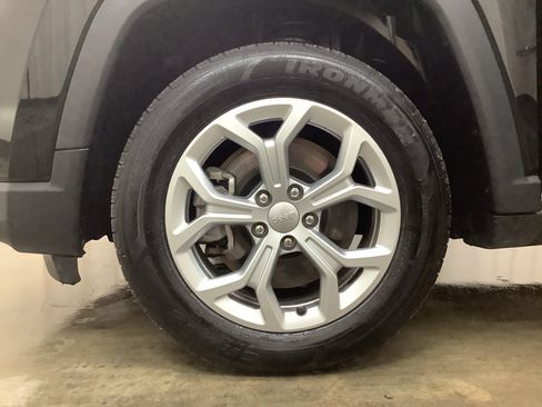 Used 2024 Jeep Compass Latitude AWD/4WD image 24