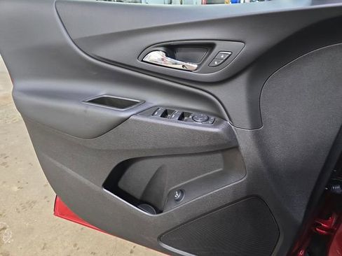 Used 2024 Chevrolet Equinox LT image 28