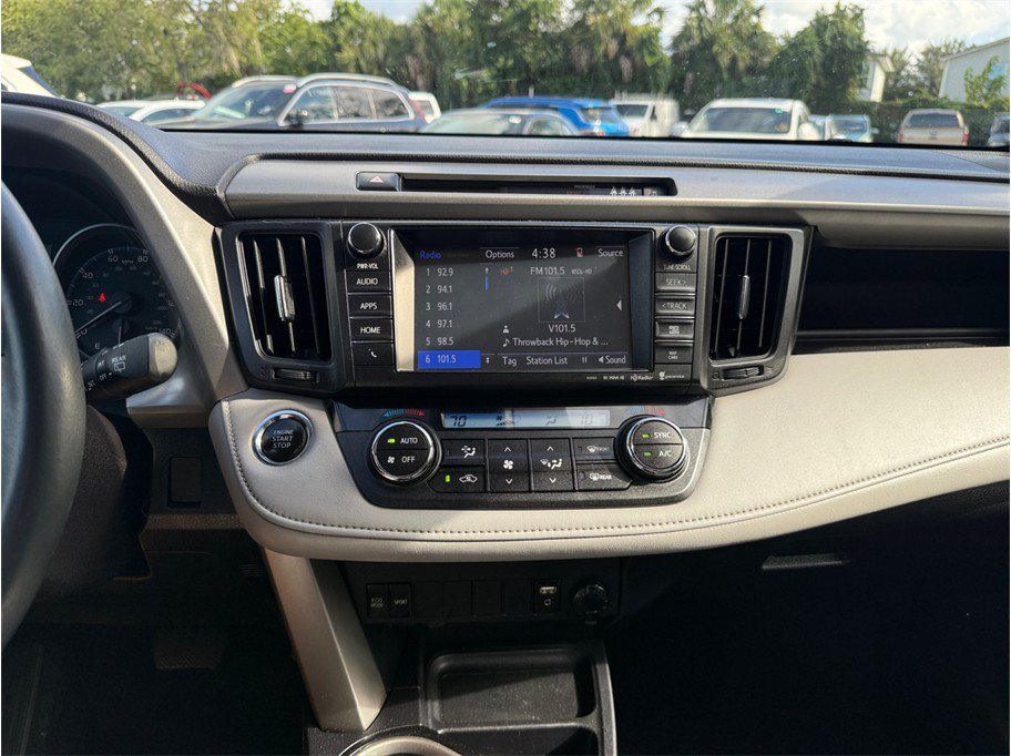 Used 2018 Toyota RAV4 XLE FWD image 11