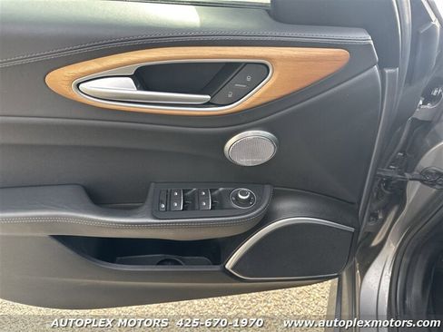 Used 2017 Alfa Romeo Giulia Ti w/ TI Lusso Light Wood Package image 20