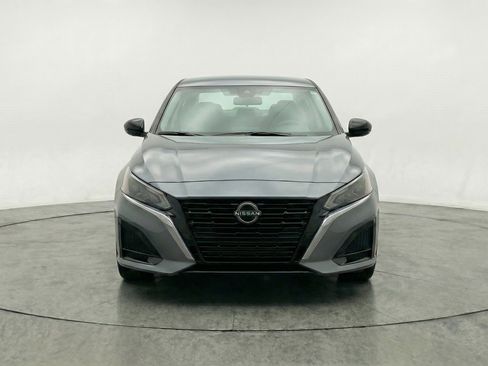 Used 2025 Nissan Altima 2.5 SV image 2