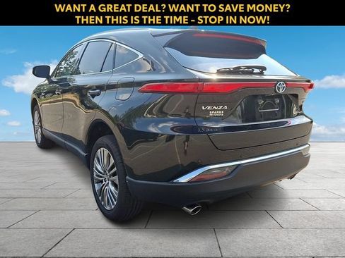 Used 2024 Toyota Venza XLE AWD/4WD image 5